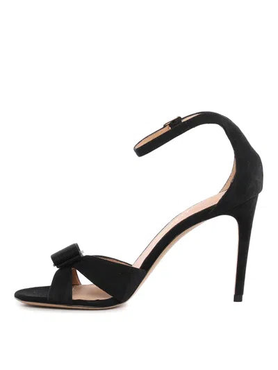 Ferragamo Roxy 90 Vara Bow Suede Sandals In Black