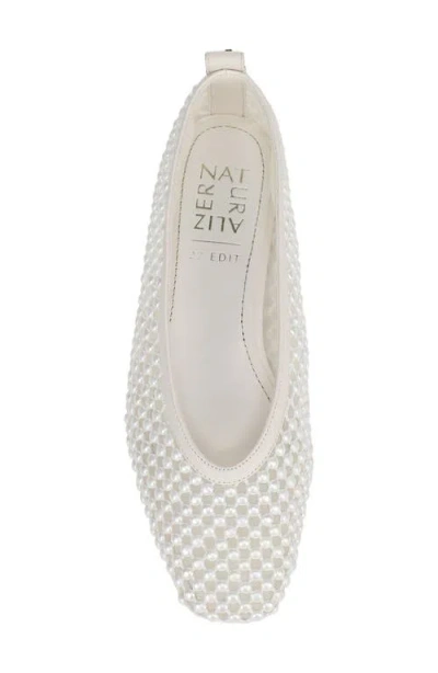 27 Edit Naturalizer Carla Flat In White