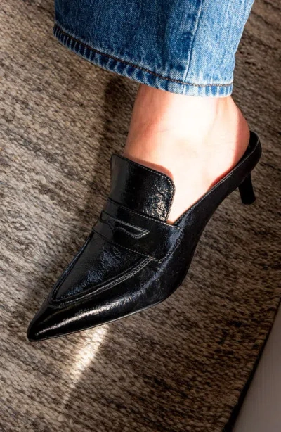 Seychelles Stunner Crinkle Leather Mule In Black