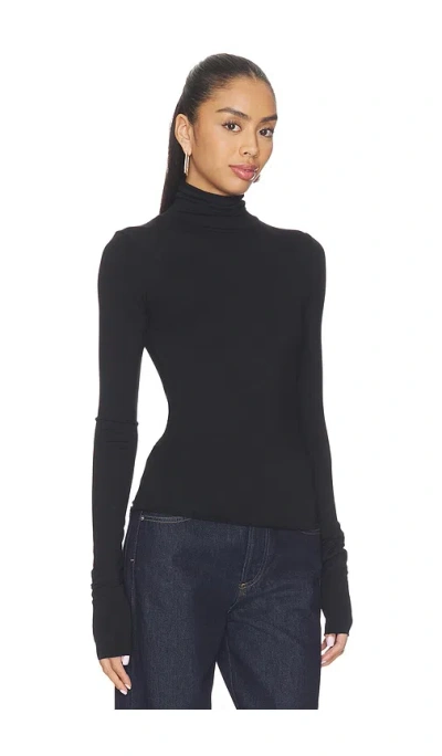 Éterne Fitted Turtleneck Top In Black