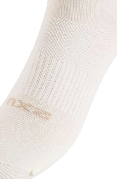 2xu Performance Crew Grip Socks In White