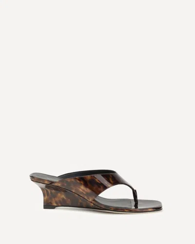 Stuart Weitzman 50mm Vinnie Printed Patent Leather Thong Sandals In Brown