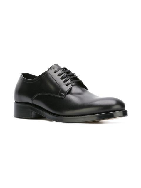 leather laceless shoes