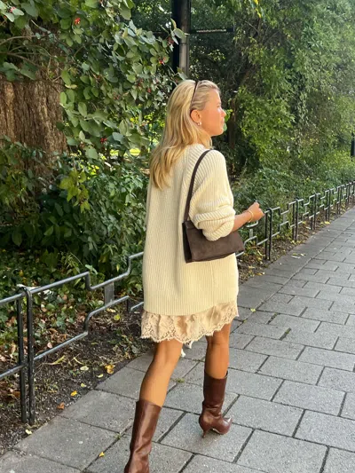 Djerf Avenue Chunky Raglan Roundneck Off White In Neutral