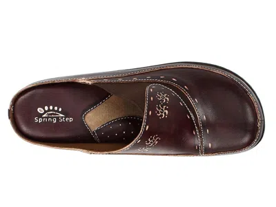 L'artiste By Spring Step Chino In Brown