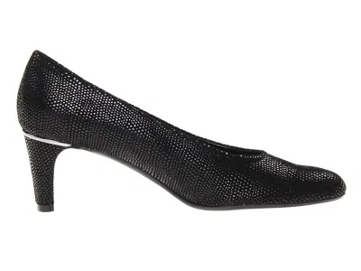 Vaneli Dayle In Black