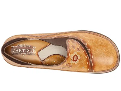 L'artiste By Spring Step Burbank In Brown