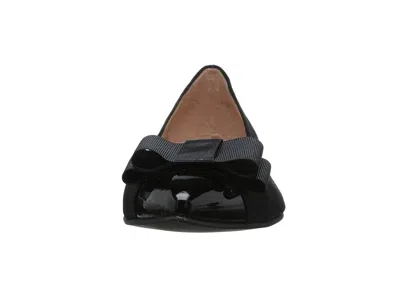 French Sole Onstage In Black