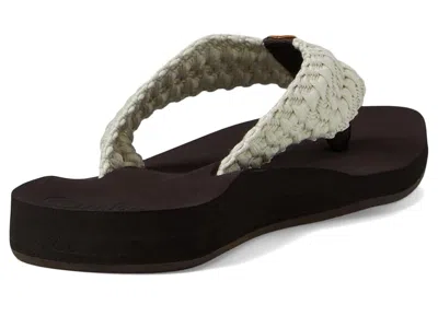 Reef Cushion Threads In White