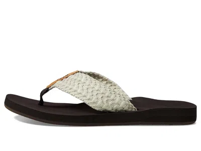 Reef Cushion Threads In White