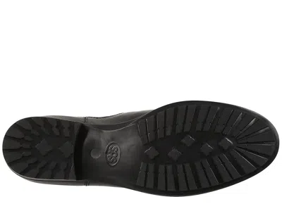 Sas Delaney In Black