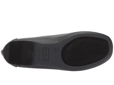 Nina Marissa Cross Strap Flat In Black
