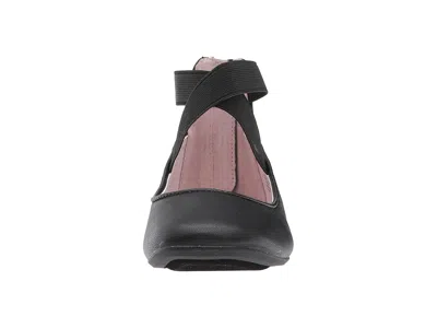 Nina Marissa Cross Strap Flat In Black