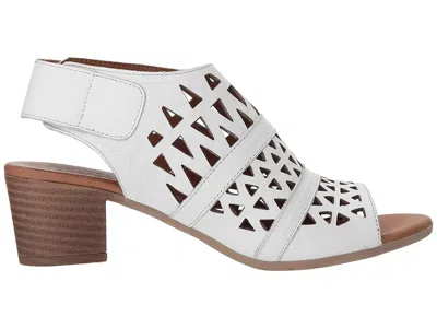 Spring Step Dorotha In White