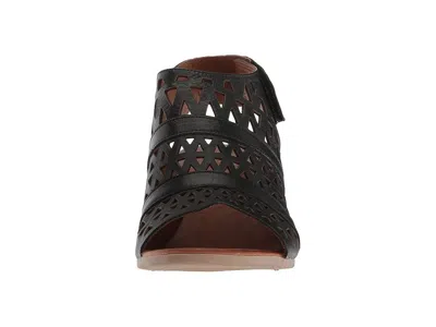 Spring Step Dorotha In Black