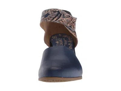 L'artiste By Spring Step Toolie In Blue