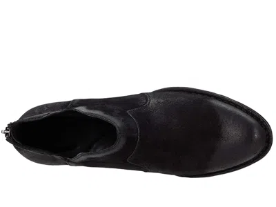 Born Kerri In Black
