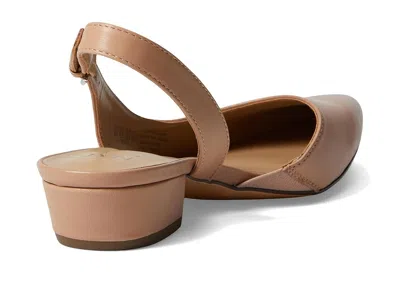 Naturalizer Banks In Neutral