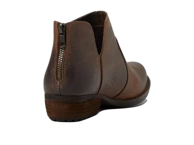 Born Kerri In Brown