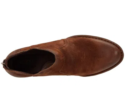 Born Kerri In Brown