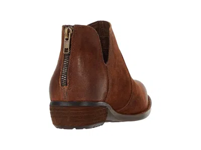 Born Kerri In Brown