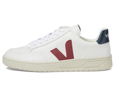 Veja Logo Casual Sports Shoes In White