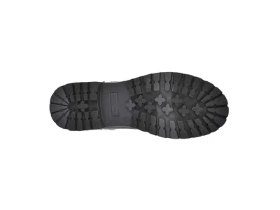 Cliffs By White Mountain Pathfield In Black