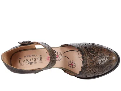 L'artiste By Spring Step Visionary In Multi