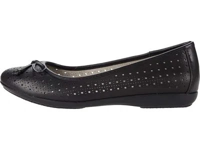 Cliffs By White Mountain Cheryl