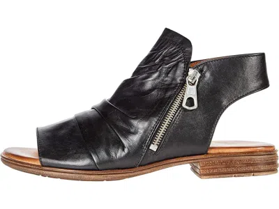Miz Mooz Dylan In Black