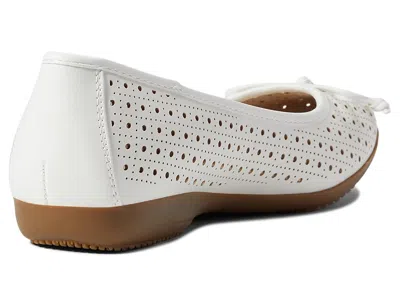 Cliffs By White Mountain Cheryl