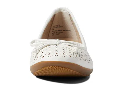 Cliffs By White Mountain Cheryl