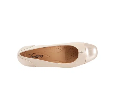 Trotters Daisy In Neutral