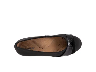 Trotters Danni Flat In Black