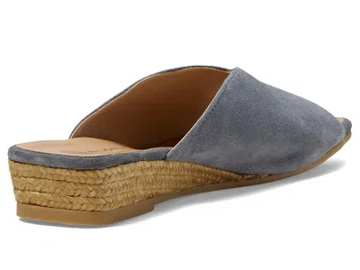 Eric Michael Tamara In Gray