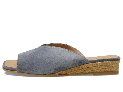 Eric Michael Tamara In Gray