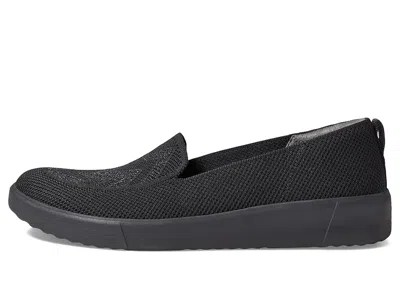 Bzees March On Moc In Black