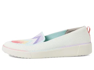 Bzees March On Moc In White