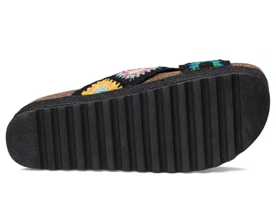 Dirty Laundry Plays In Black