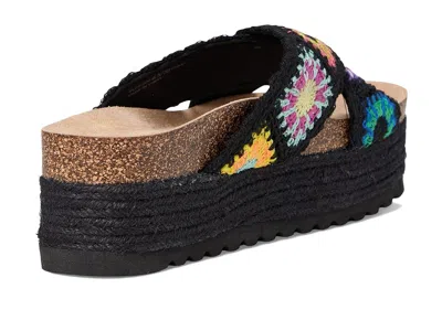 Dirty Laundry Plays In Black