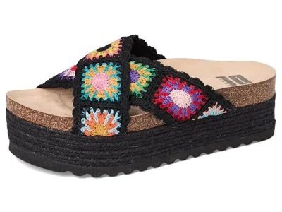 Dirty Laundry Plays In Black