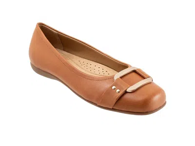Trotters Extra Wide Width Sizzle Flat In Brown