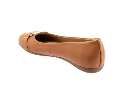 Trotters Extra Wide Width Sizzle Flat In Brown