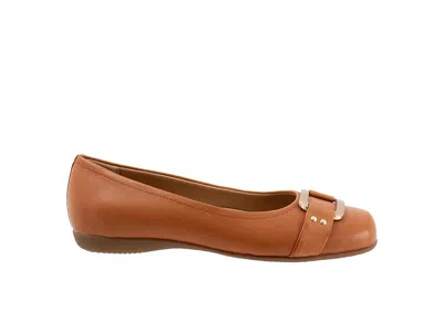 Trotters Extra Wide Width Sizzle Flat In Brown