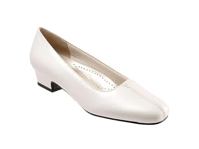 Trotters Doris Pump In White