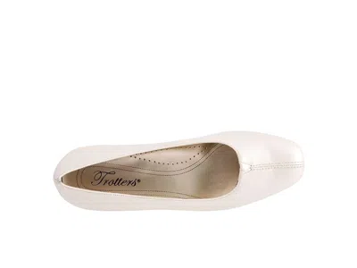 Trotters Doris Pump In White