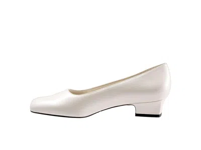 Trotters Doris Pump In White
