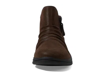 Clarks Breeze Range In Brown