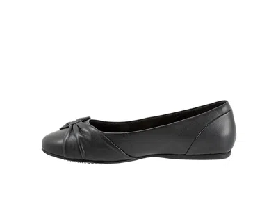 Softwalk Wide Width Sofia Ballet Flat In Black