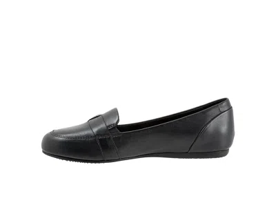 Softwalk Extra Wide Width Serra Flat In Black